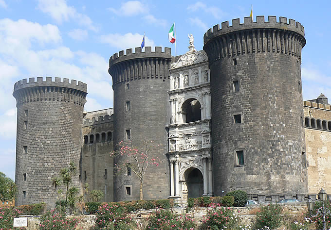 Façade du Castel Nuovo