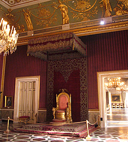 Trône au palazzo Reale