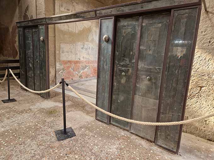 La maison à la cloison de bois à Herculanum La maison à la cloison de bois à Herculanum
