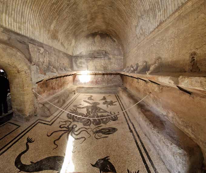 Les thermes des femmes à Herculanum Les thermes des femmes à Herculanum