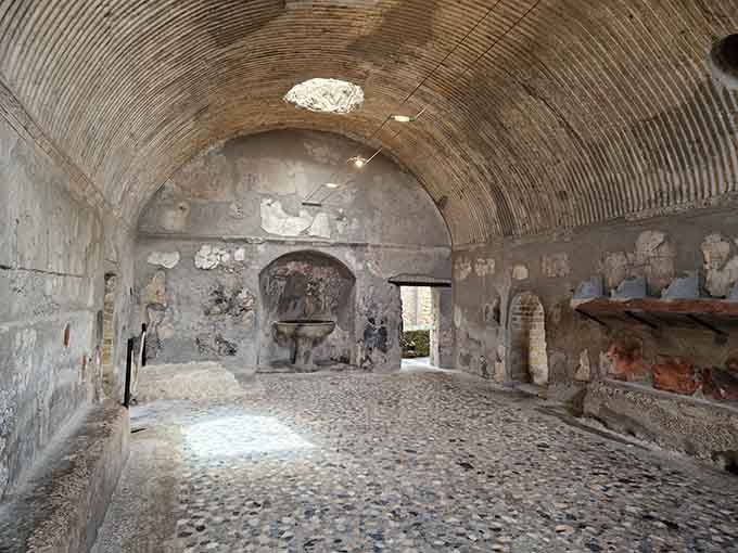 Les thermes des hommes à Herculanum Les thermes des hommes à Herculanum
