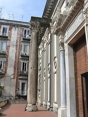 Façade de San Paolo Maggiore